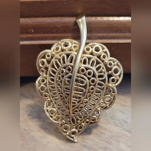 Beautiful Vintage 1960's Monet Gold Tone Filigree Openwork Brooch